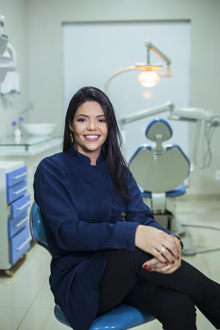 Cirurgiã-dentista Drª Géssica C. Ravanello, da Dentclean Consultório Odontológico